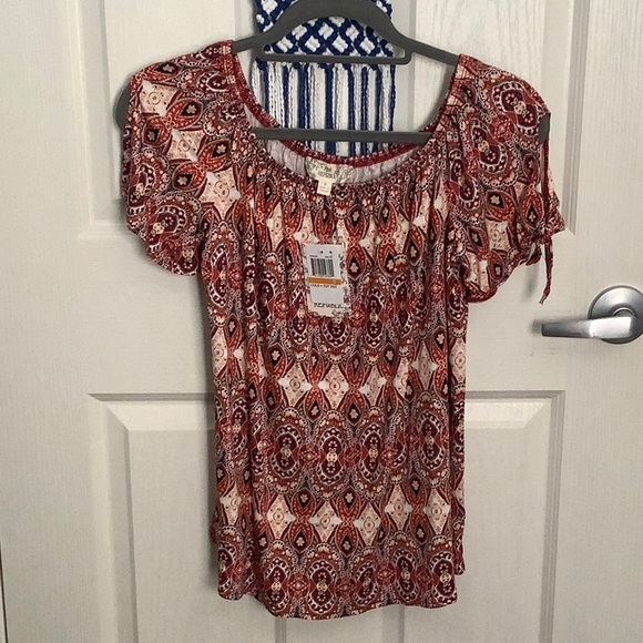 Pink Republic Cold Shoulder Top NWT - Picture 1 of 8